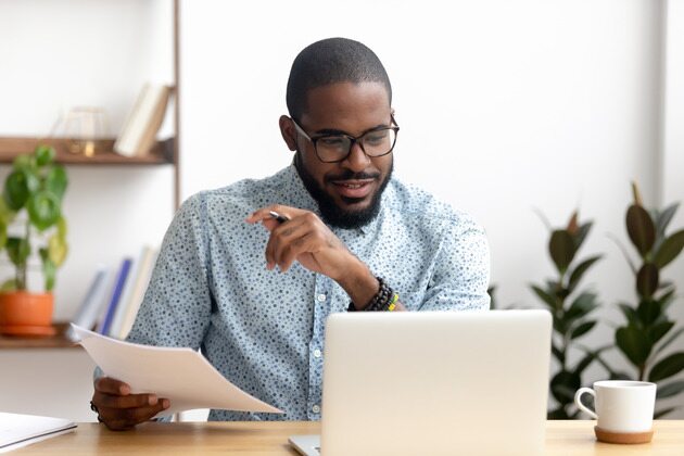 man doing accounting cash flows