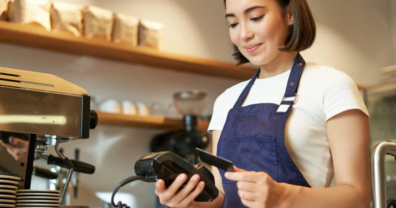 Cómo aceptar pagos con tarjeta de crédito si tienes una pequeña empresa